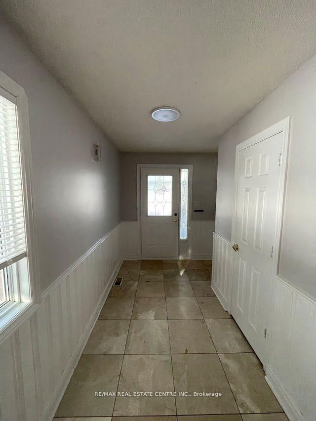 Upper - 4616 Metfalfe Avenue