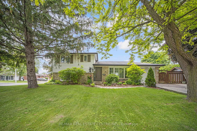 2 Chesterfield Rd, Brampton, L6W 1K9 | Image 3