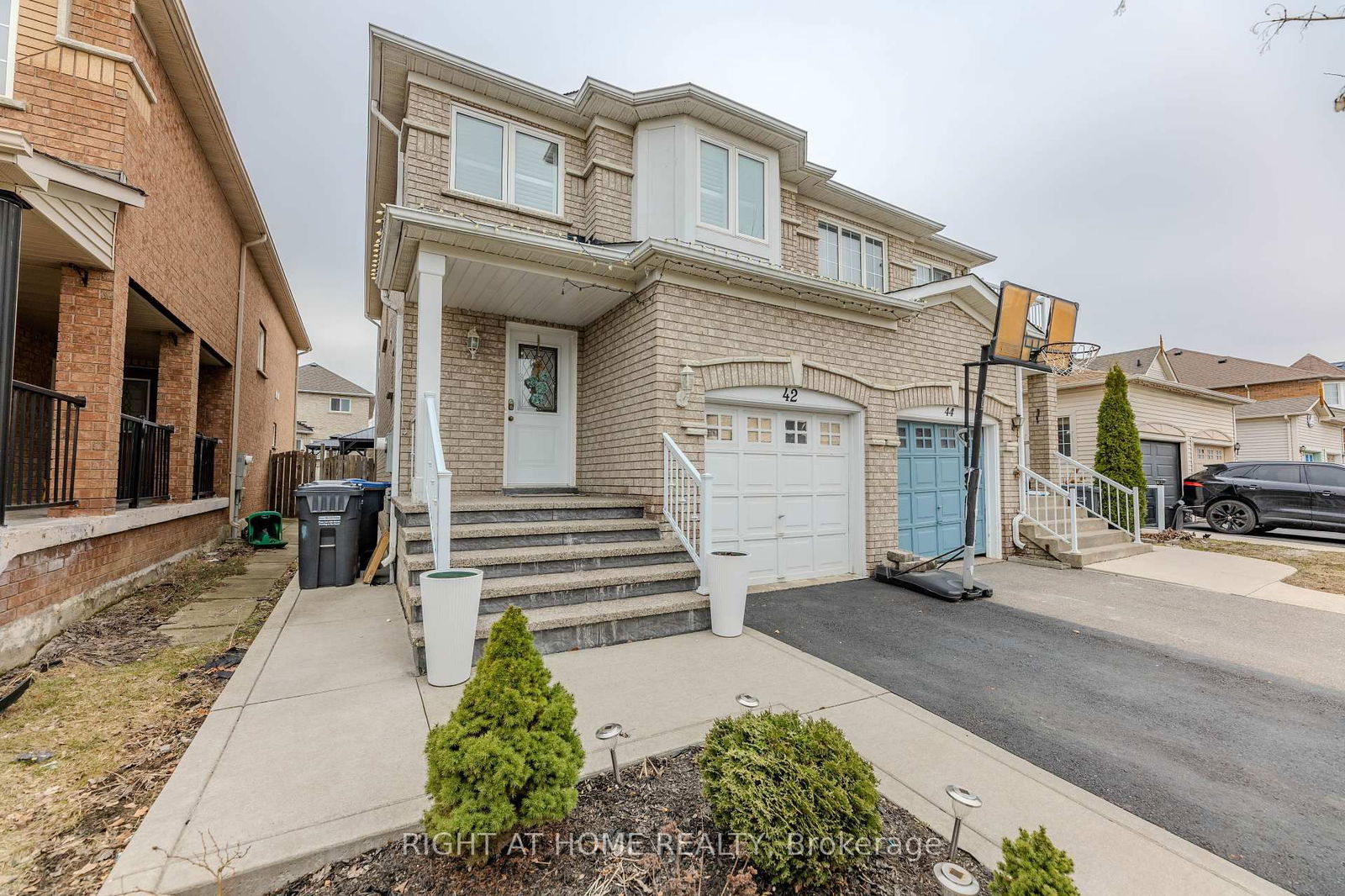 Semi-Detached House for sale at 42 Tiller Trail, Brampton, Fletcher's Creek Village, L6X 4S6 - MLS: W12171527