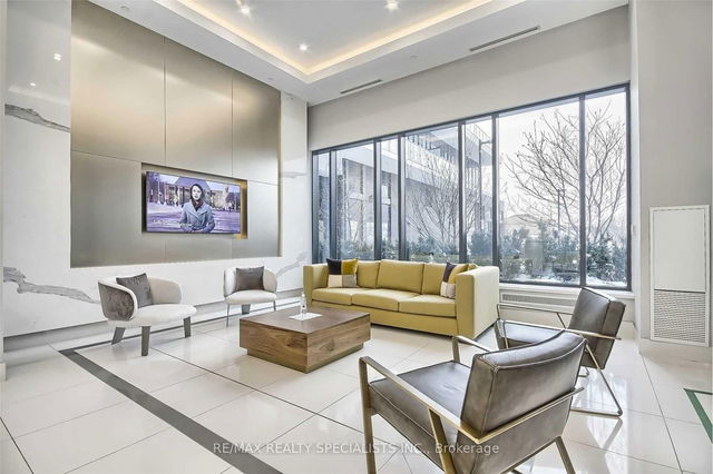 110 - 35 Watergarden Drive