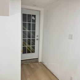 1375 Harmsworth Square