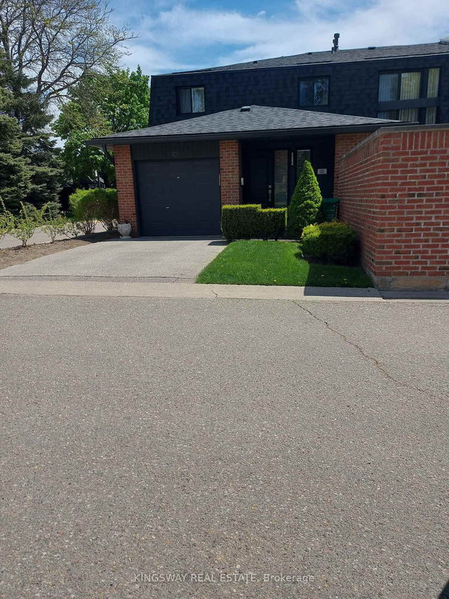 101 - 20 Mineola Road