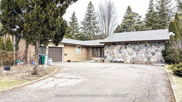 2260 Oneida Crescent