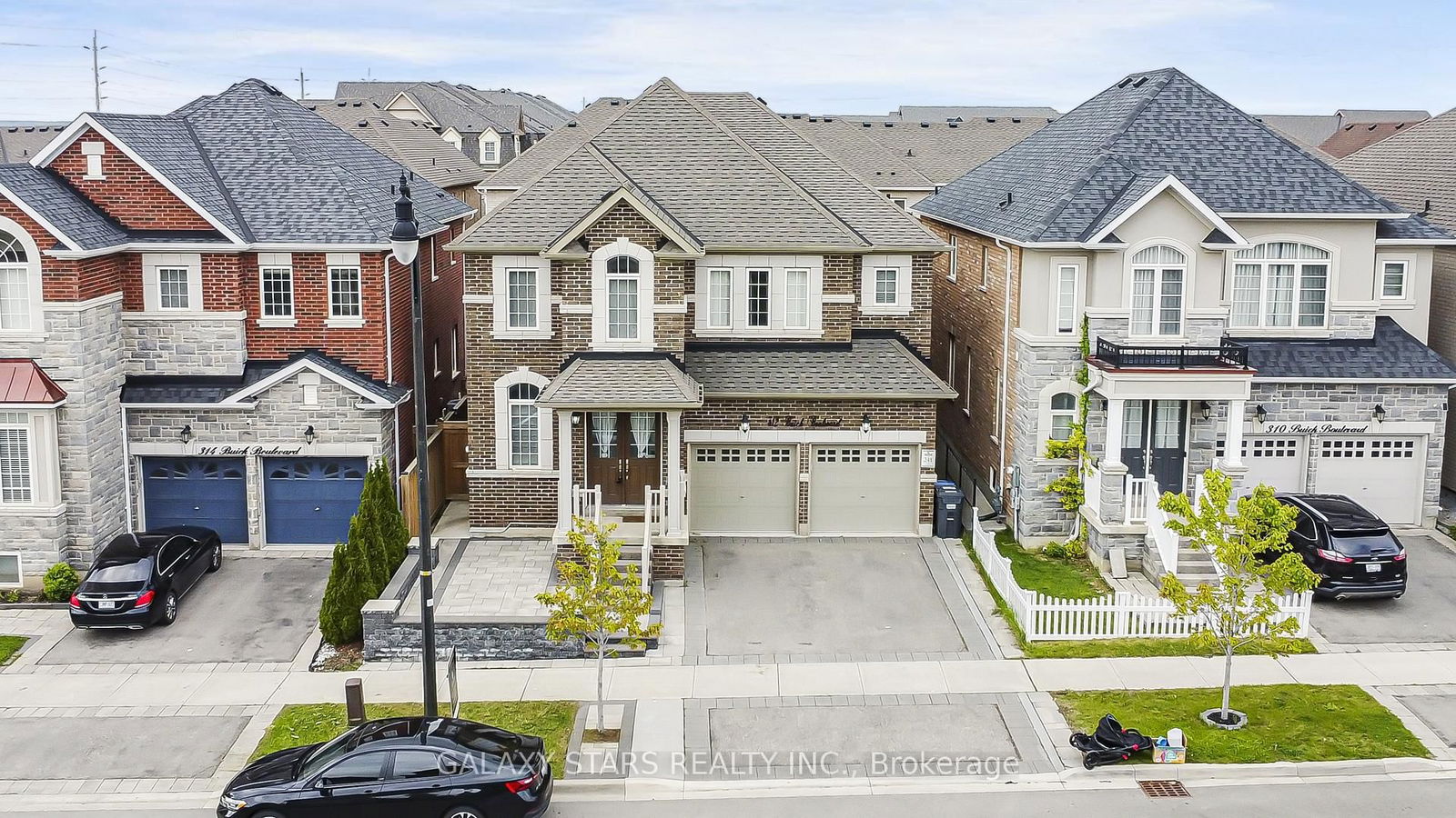 Detached House for sale at 312 Buick Boulevard, Brampton, Northwest Brampton, L7A 4L8 - MLS: W12172985