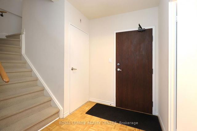 413 - 1000 Cedarglen Gate