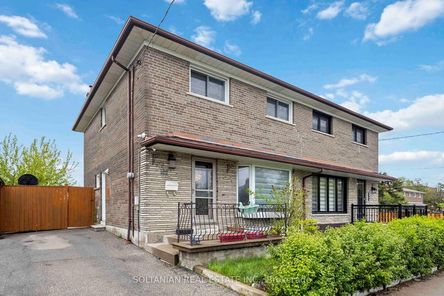 102 Elnathan Crescent