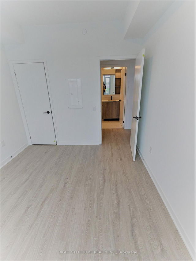 409 - 2495 Eglinton Avenue