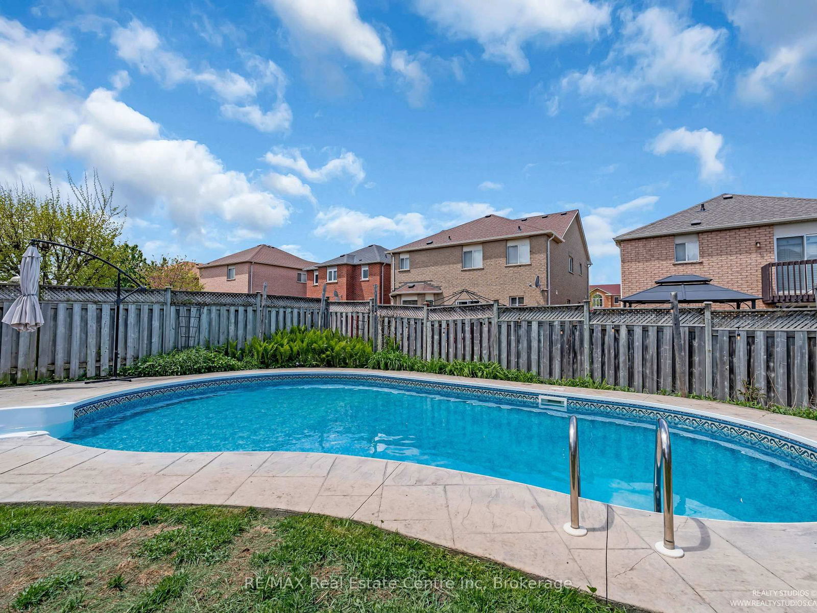 Semi-Detached House for sale at 52 Melissa Court, Brampton, Fletcher's Meadow, L6X 4X1 - MLS: W12174990