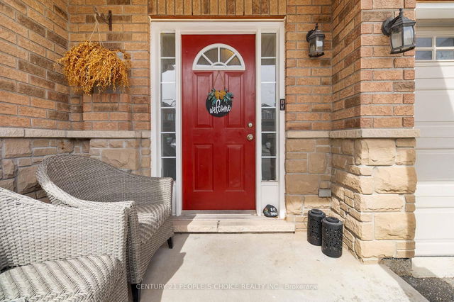 2145 Redstone Crescent