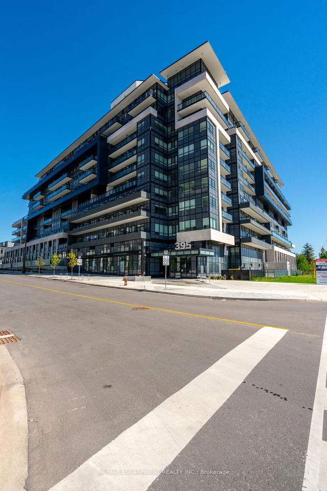 212 - 395 Dundas Street