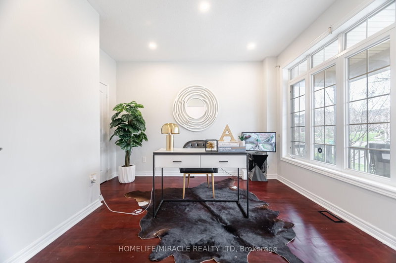 3278 Paul Henderson Dr, Mississauga, L5M 0H3 | Image 3