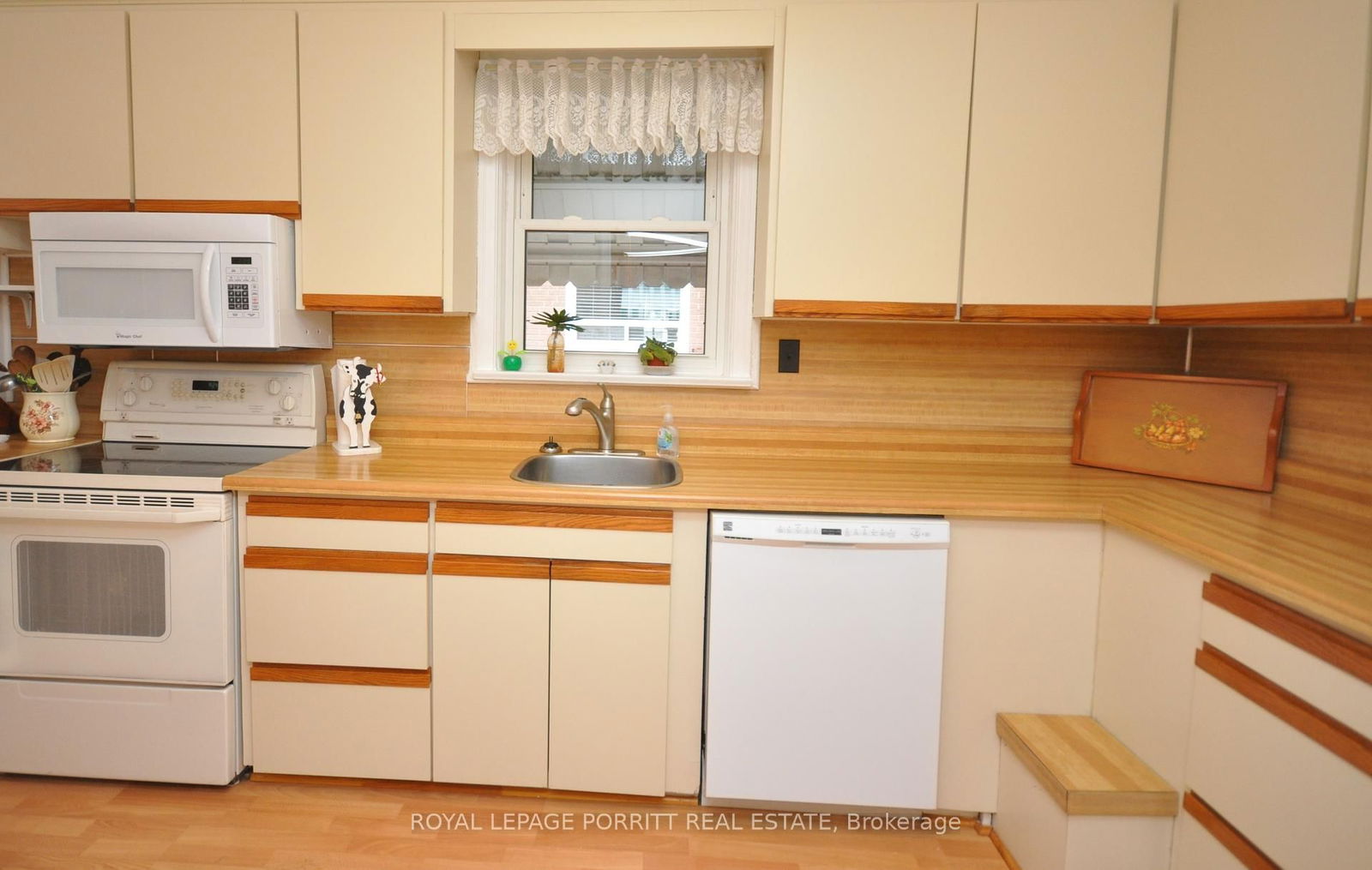 Detached House for sale at 42 Ecker Drive, Toronto, Alderwood, M8W 2P4 - MLS: W12176660