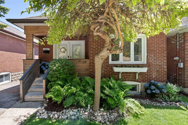 4047 Old Dundas Street