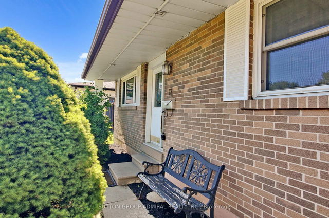 12 Flavian Crescent