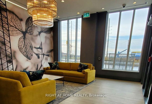 416 - 10 Lagerfeld Drive