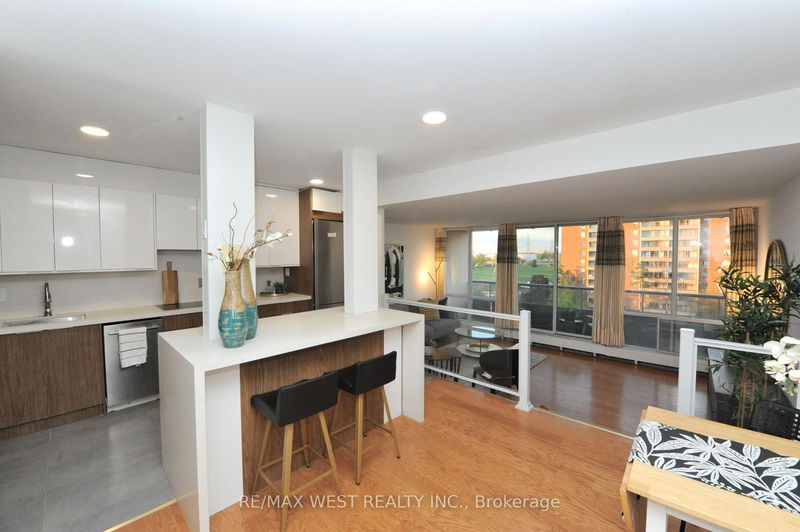 Unit 606 — 25 Four Winds Dr, Toronto - York University Heights image-0-0