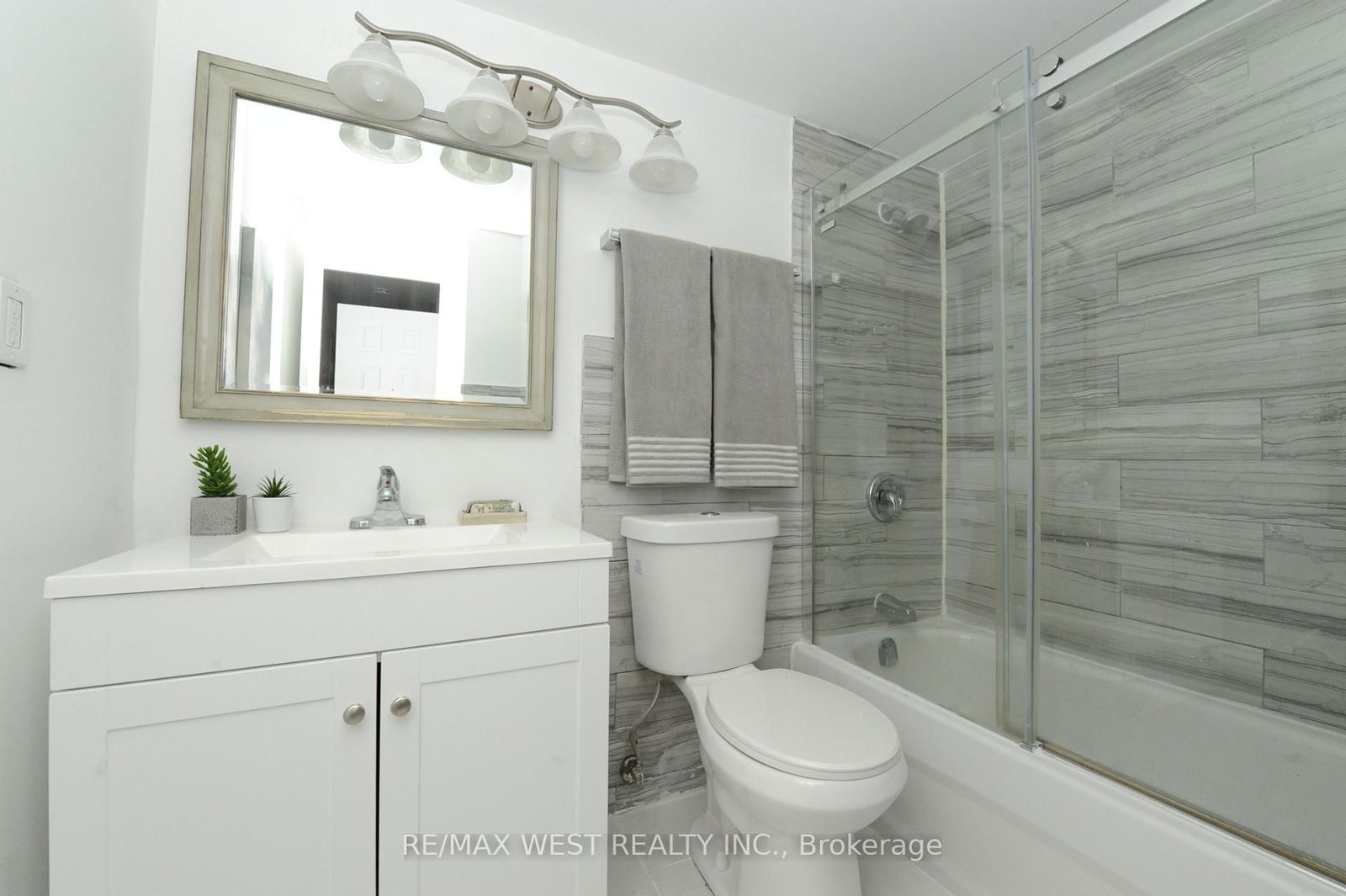 Condo for sale at 606-25 Four Winds Drive, Toronto, York University Heights, M3J 1K8 - MLS: W12177496