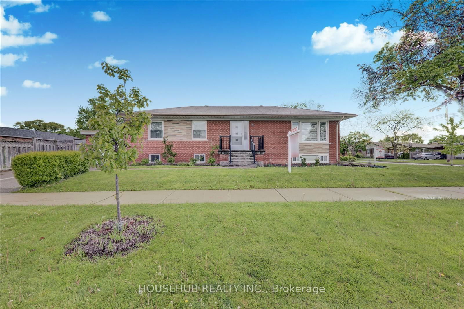 Detached House for sale at 36 Waterbeach Crescent, Toronto, West Humber-Clairville, M9W 3L9 - MLS: W12177711