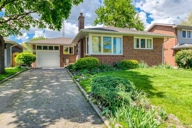 16 Deanecourt Road