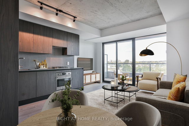 512 - 2720 Dundas Street