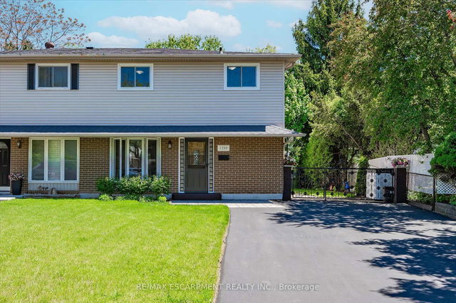 1280 CONSORT Crescent