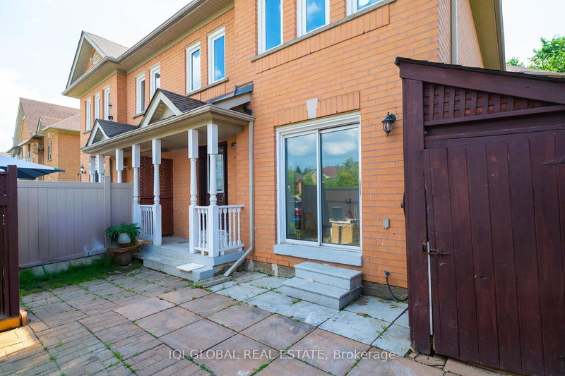 63 Pressed Brick Dr, Brampton, L6V 4K5 | Image 2