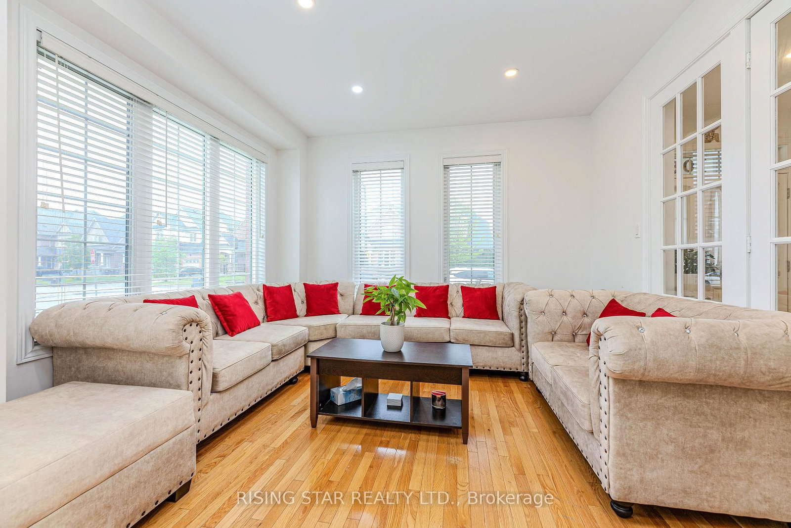 Listing Image 10