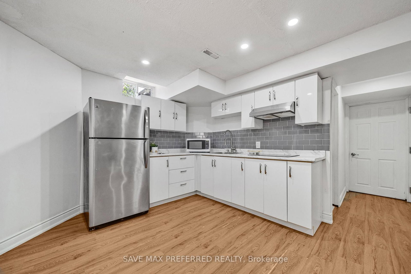 Listing Image 45