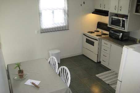 31 Huntingwood Cres, Brampton, L6S1S5 | Image 3