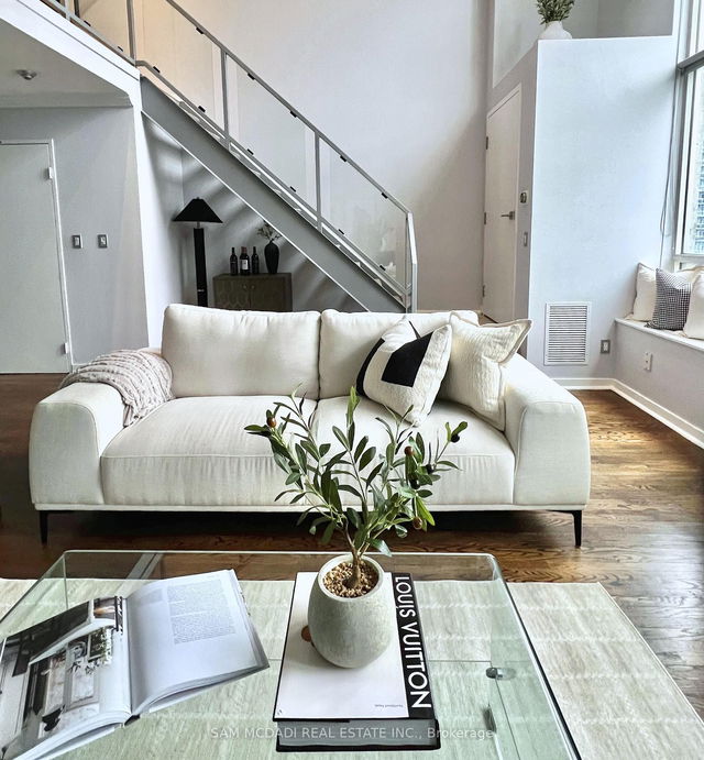 PH837 - 250 Manitoba Street