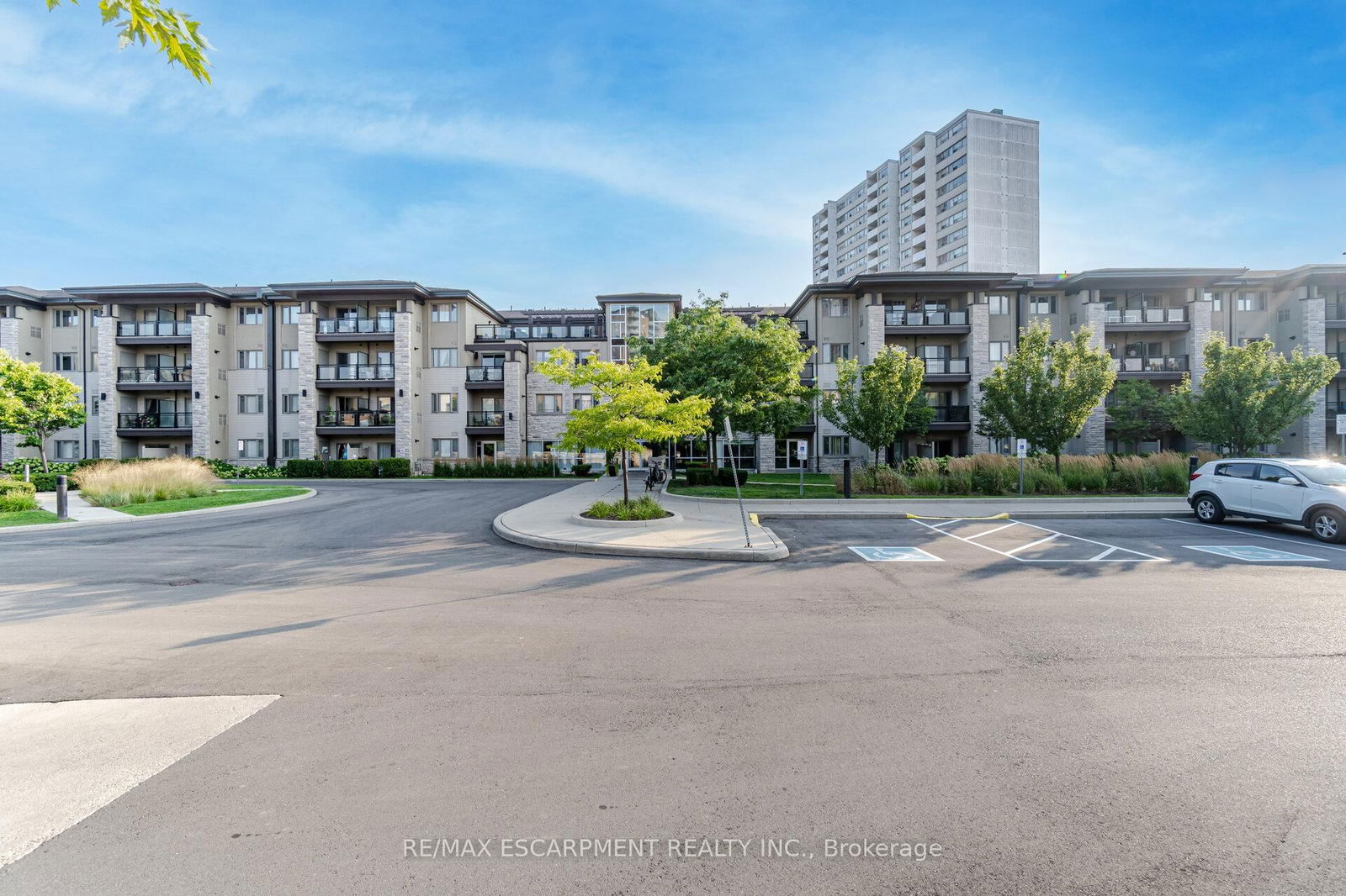 Condo for lease at 209-570 Lolita Gdns, Mississauga, Mississauga Valleys, L5A 0A1 - MLS: W12178882