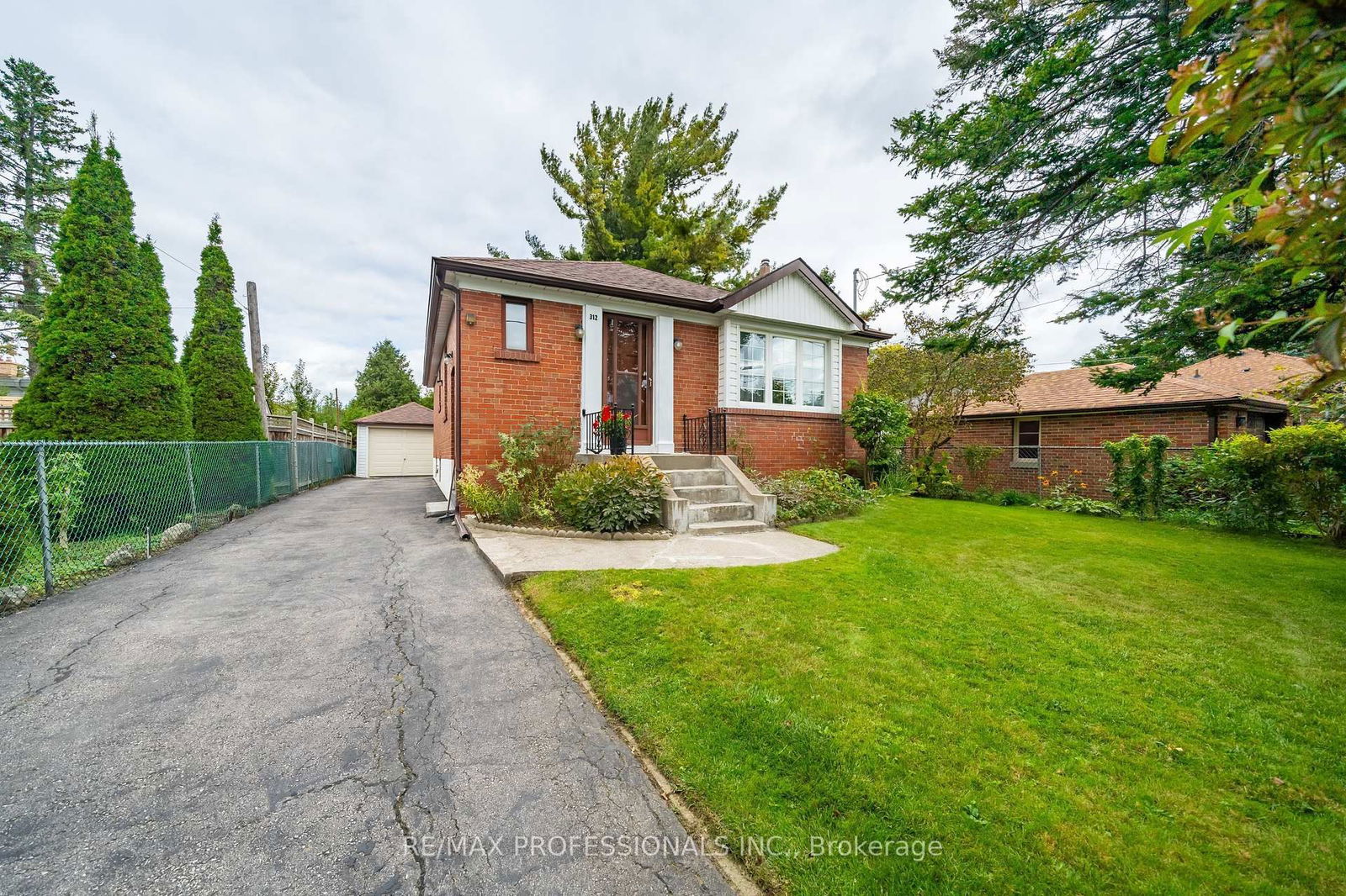 Detached House for sale at 312 Dalesford Road, Toronto, Stonegate-Queensway, M8Y 1G7 - MLS: W12178919
