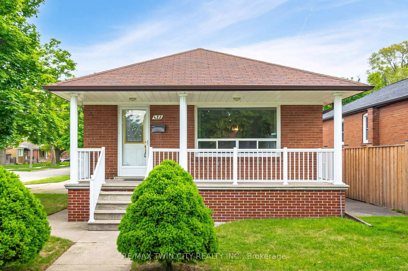 Detached House for sale at 425 Lanor Avenue, Toronto, Alderwood, M8W 2R9 - MLS: W12179120
