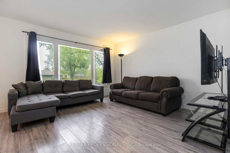 21 Caulfield Rd, Toronto, M9W 1X1 | Image 2