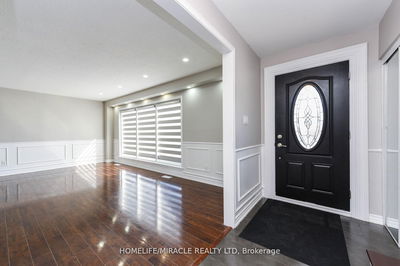 37 Crawley Dr, Brampton - Avondale image-0-2