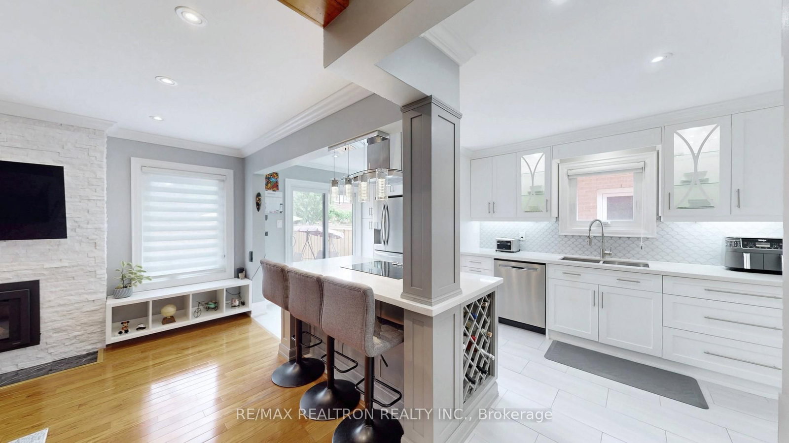 Listing Image 7