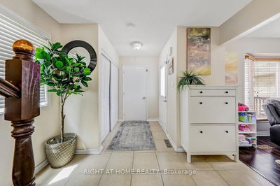 30 Mayberry Crt, Brampton - Central Park image-0-4