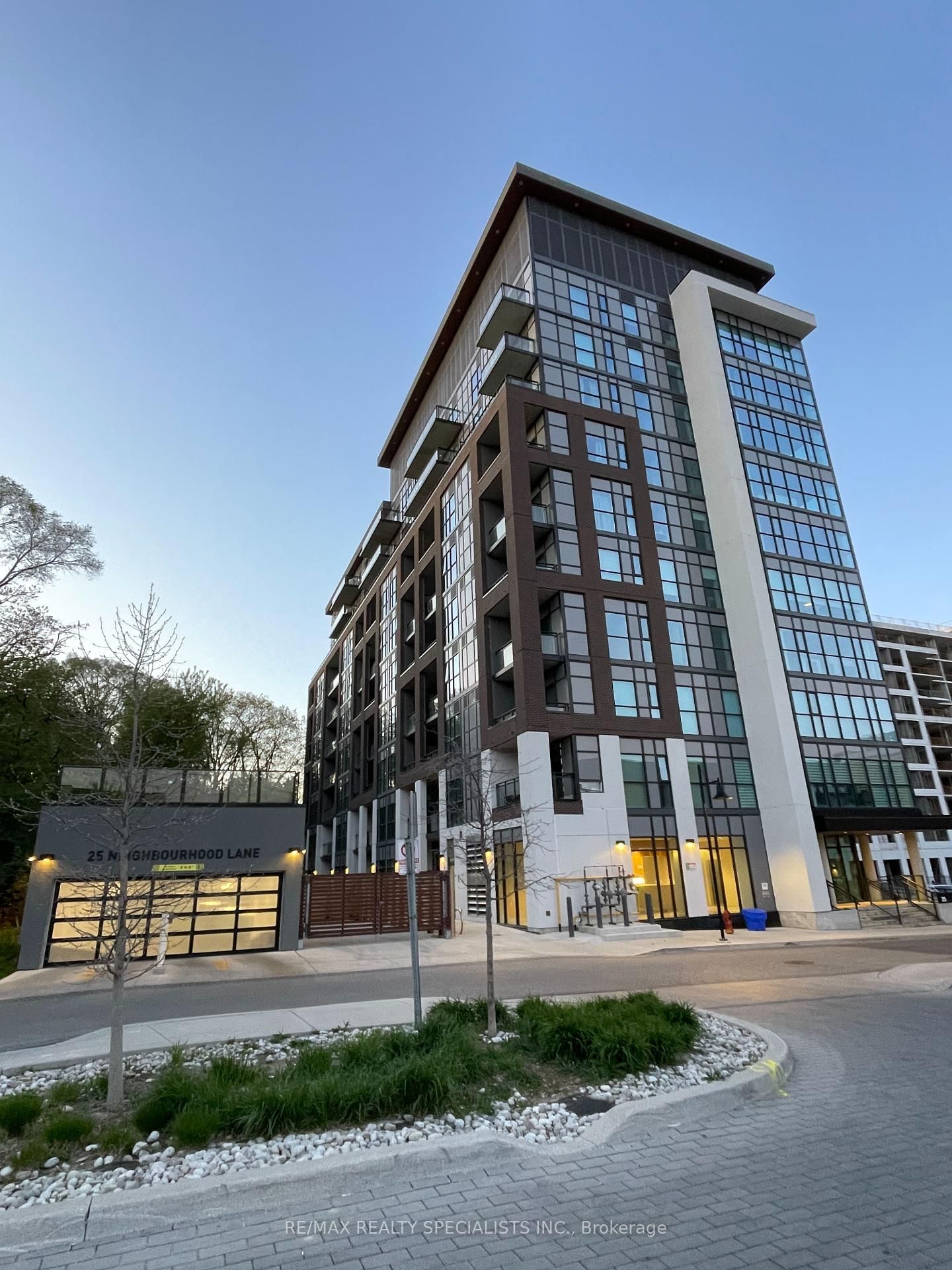 Condo for lease at 209-25 Neighbourhood Lane, Toronto, Stonegate-Queensway, M8Y 0C3 - MLS: W12180127