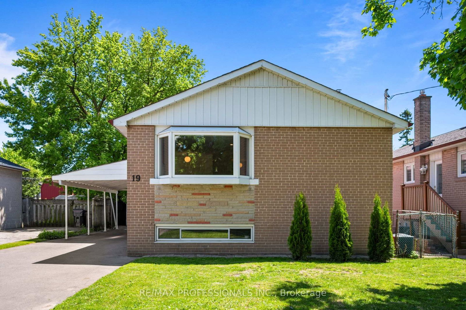Detached House for sale at 19 Wellesworth Drive, Toronto, Eringate-Centennial-West Deane, M9C 4P5 - MLS: W12180147