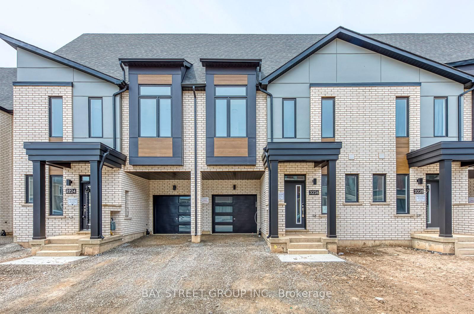 Townhouse for lease at 3226 Crystal Drive, Oakville, Glenorchy, L6M 5S8 - MLS: W12181003