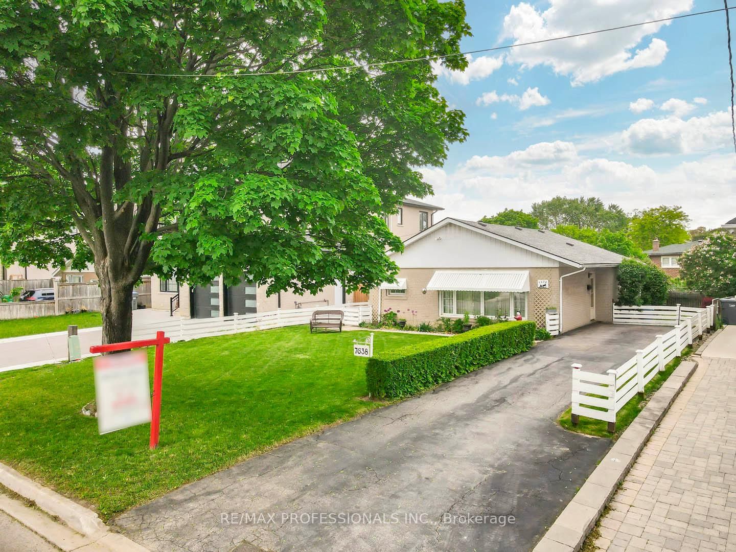 Detached House for sale at 7638 Redstone Road, Mississauga, Malton, L4T 2B9 - MLS: W12181611