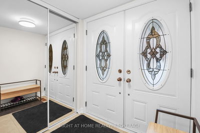 Unit 100 — 400 Bloor St, Mississauga - Mississauga Valleys image-0-1