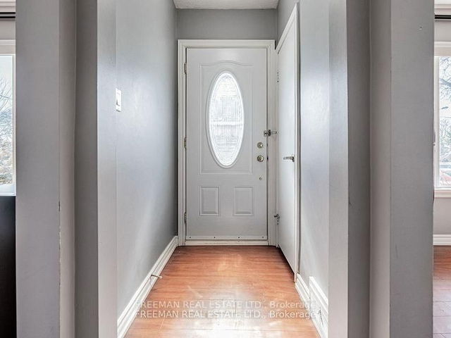 6 Westglen Crescent