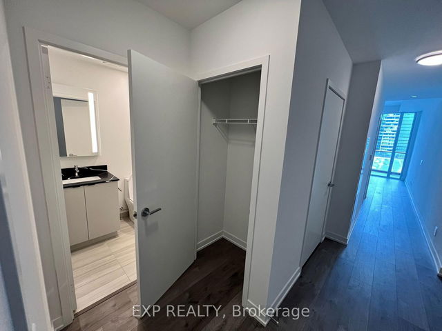413 - 285 Dufferin Street