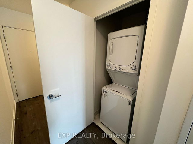 413 - 285 Dufferin Street