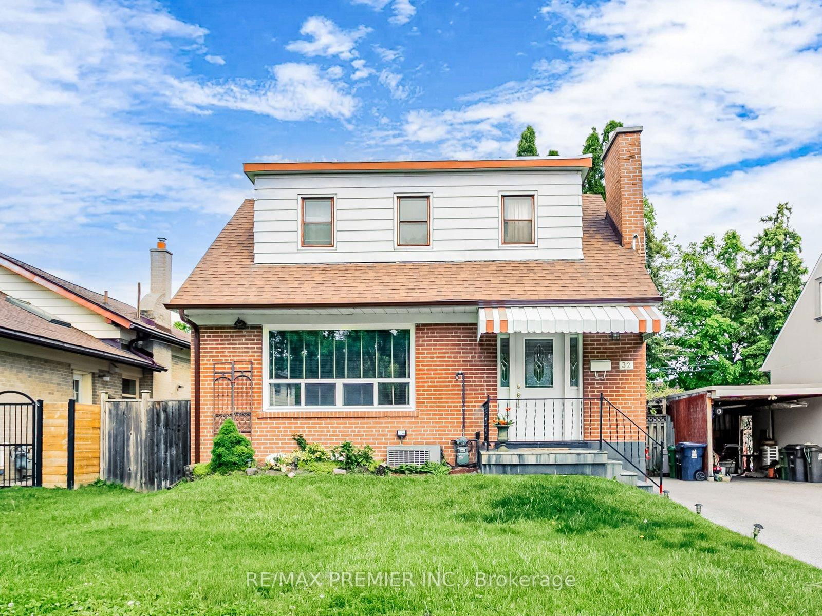 Detached House for sale at 32 Genthorn Avenue, Toronto, Rexdale-Kipling, M9W 2S7 - MLS: W12181946