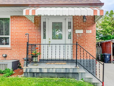 32 Genthorn Ave, Toronto - Rexdale-Kipling image-0-2