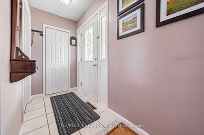 32 Genthorn Ave, Toronto - Rexdale-Kipling image-0-3