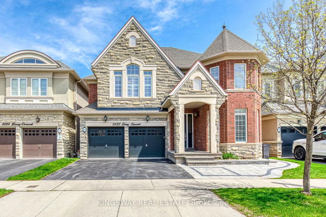 3232 Larry Crescent