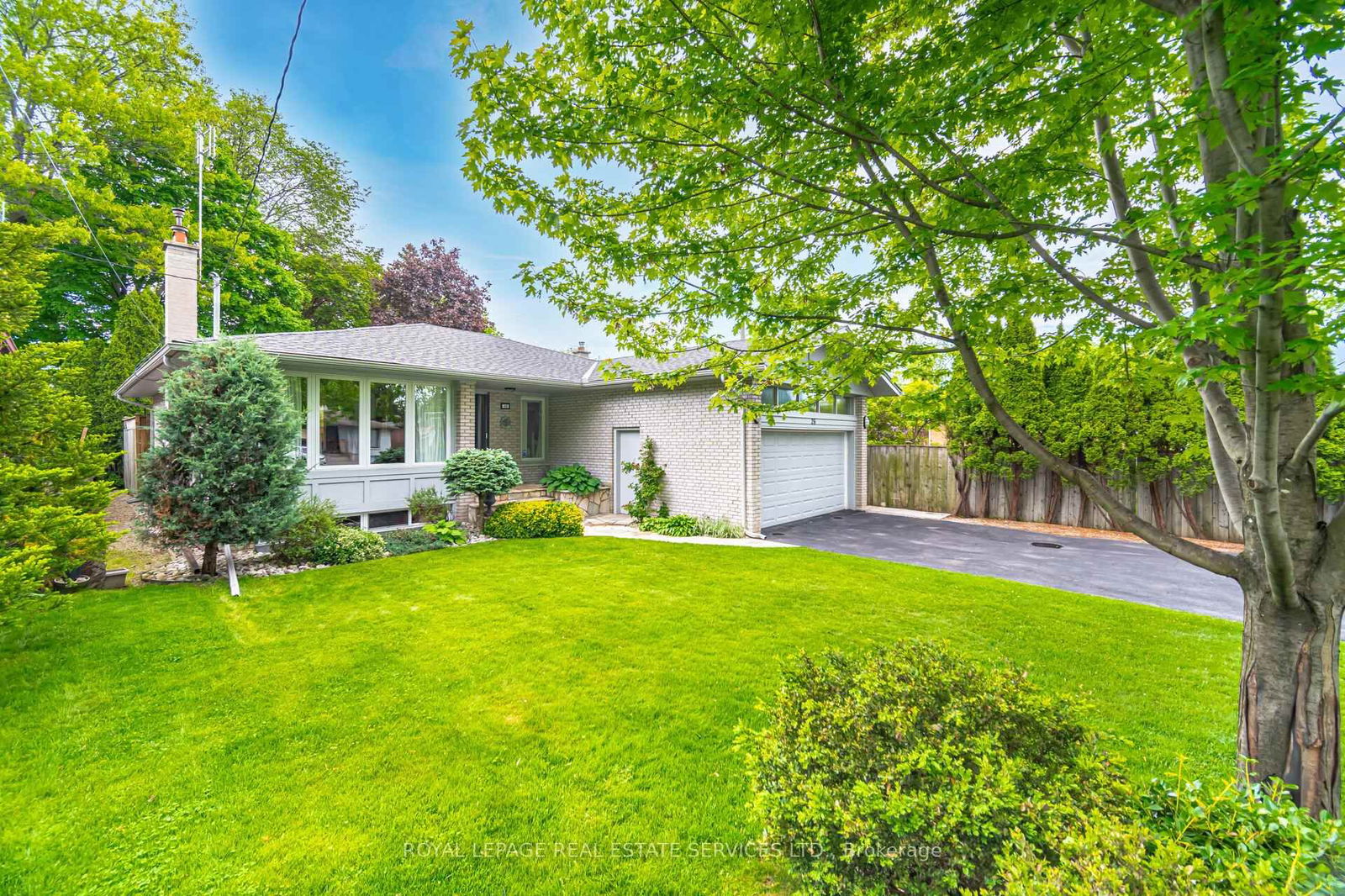 Detached House for sale at 26 Alanmeade Crescent, Toronto, Islington-City Centre West, M9B 2H3 - MLS: W12182260